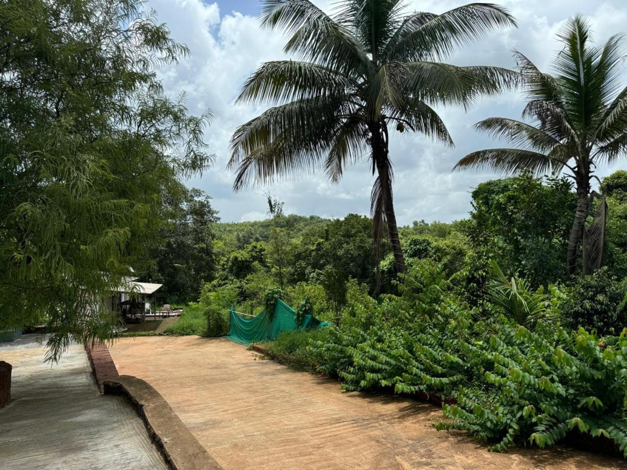 Hotel Shalini Palace Ratnagiri Luaran gambar